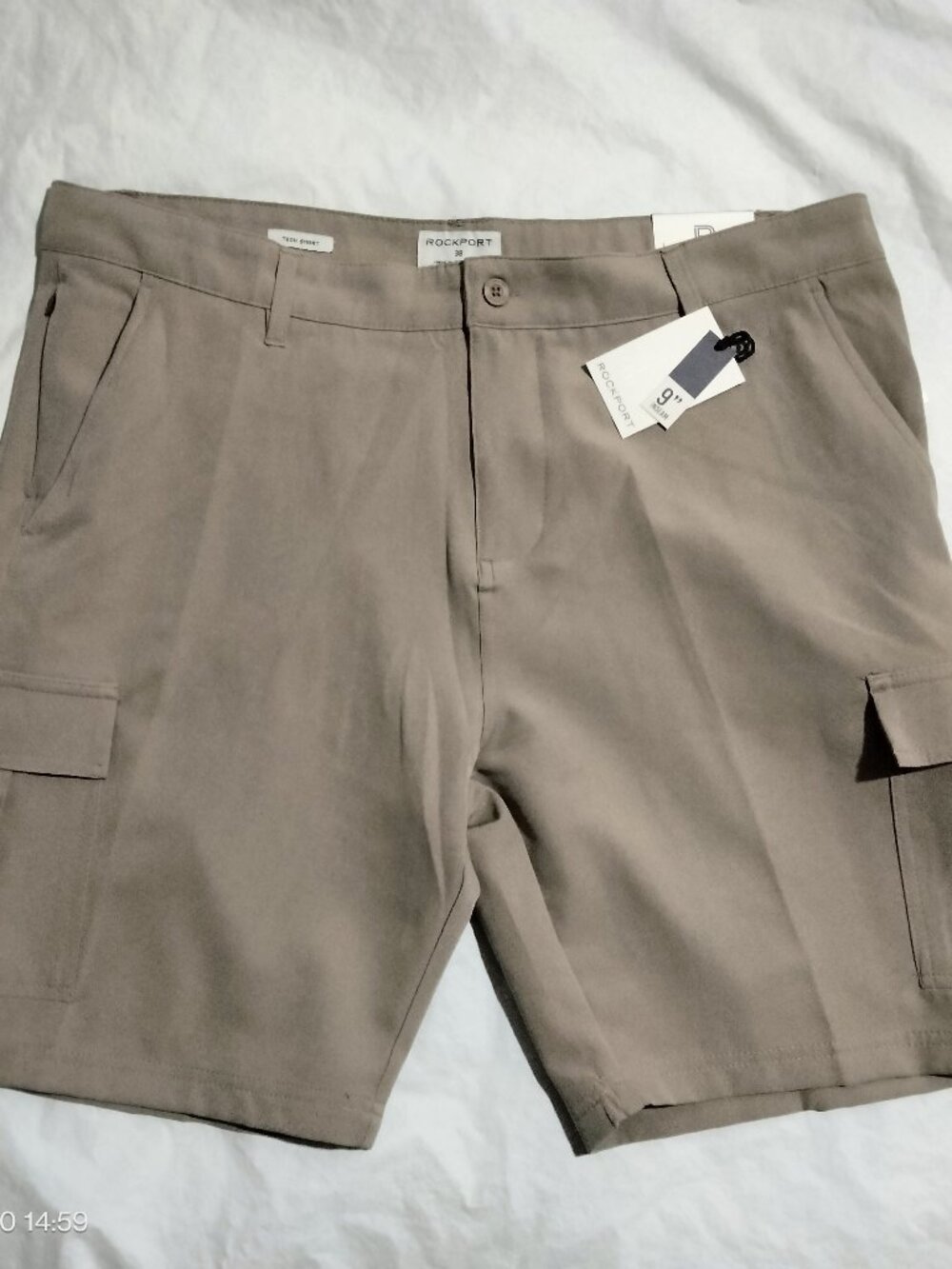 Rockport Men’s Tech Cargo Shorts NWT Size 38 Tan 9” Inseam Stretch